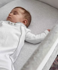 Lua Bedside Crib and Sheet Bundle - Grey Star/Grey Stripe
