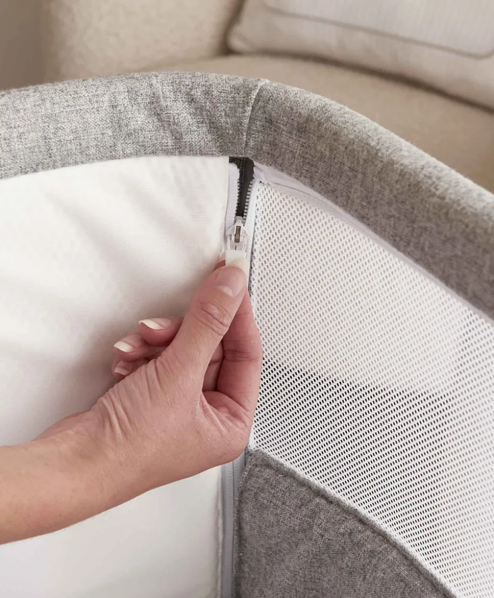 Lua Bedside Crib and Sheet Bundle - Grey/White
