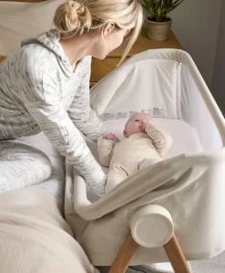 Lua Bedside Crib and Sheet Bundle - Fawn/Oatmeal