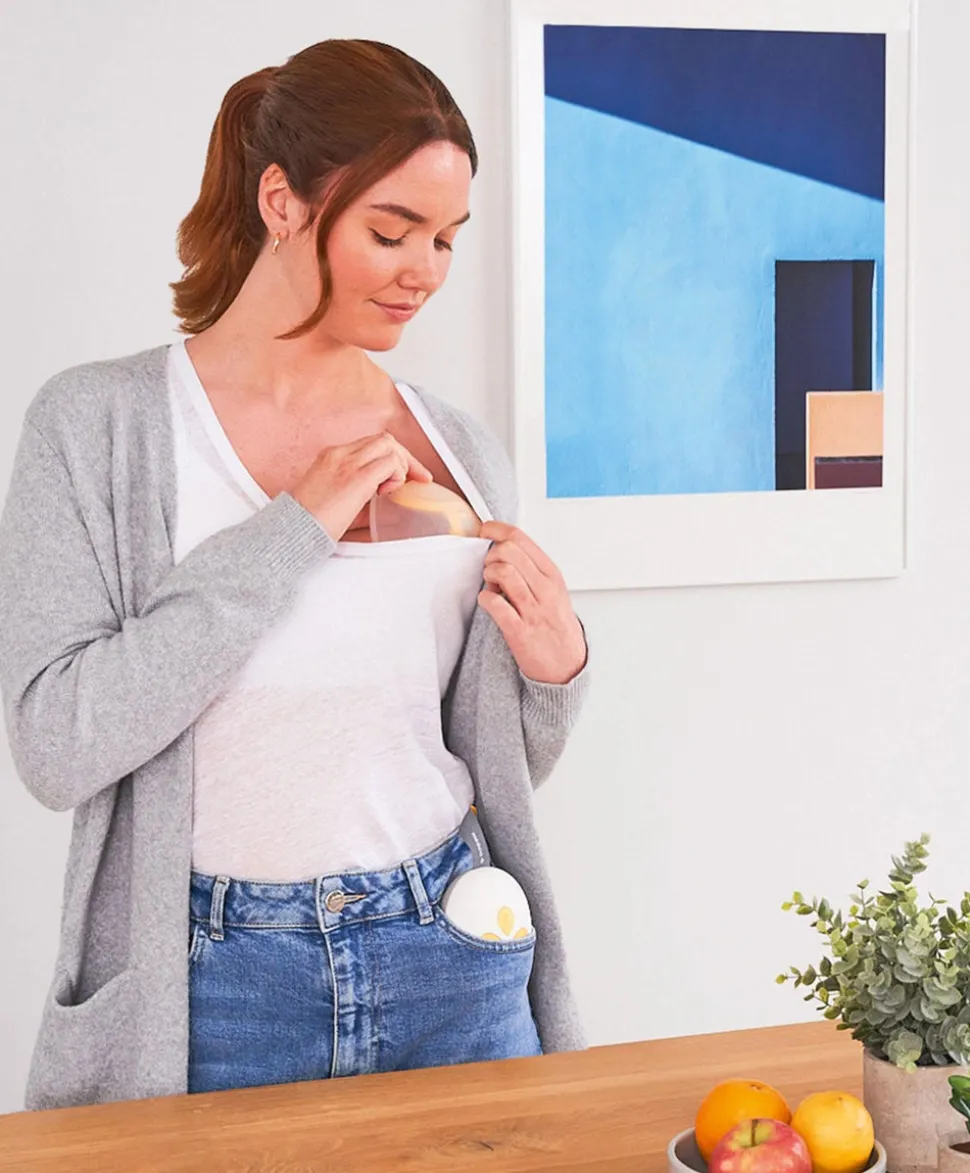 Medela Solo™ Single Electric Breast Pump, Nursing Pads and Storage Bags Bundle