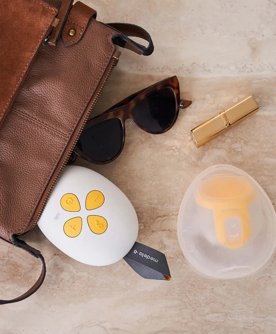 Medela Solo™ Single Electric Breast Pump, Nursing Pads and Storage Bags Bundle