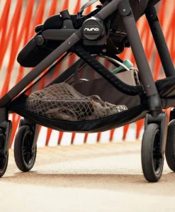 Nuna SWIV Pushchair Bundle with ARRA Flex Car Seat & BASE Curv Base - Caviar