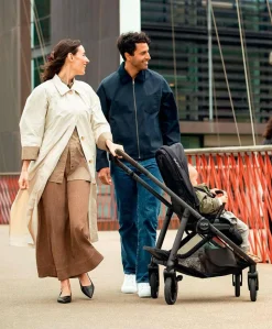 Nuna SWIV Pushchair Bundle with ARRA Flex Car Seat & BASE Curv Base - Caviar