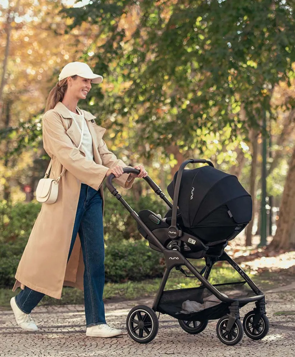 Nuna SWIV Pushchair Bundle with ARRA Flex Car Seat & BASE Curv Base - Caviar
