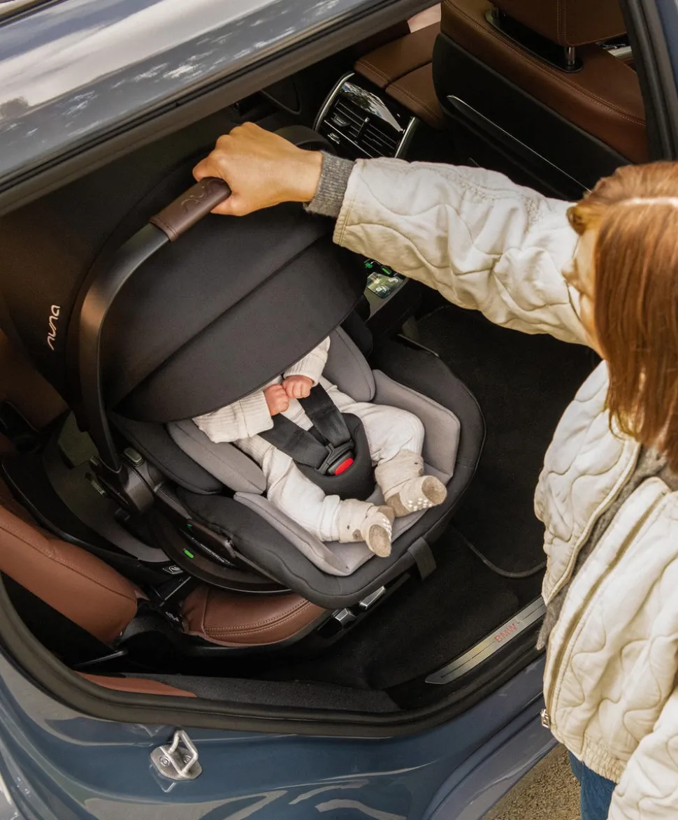 Nuna SWIV Pushchair Bundle with ARRA Flex Car Seat & BASE Curv Base - Caviar